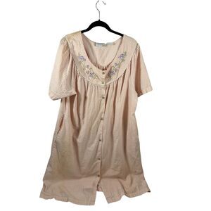 Ashley Taylor‎ robe old fashion snap button robe (discoloration) worn